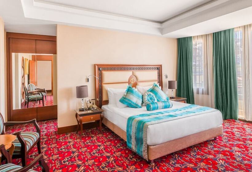 فندق Atatürk Palas Thermal Spa & Convention Center