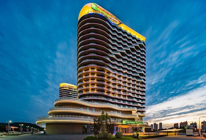 Отель Holiday Inn Express Huludao Seaview By Ihg