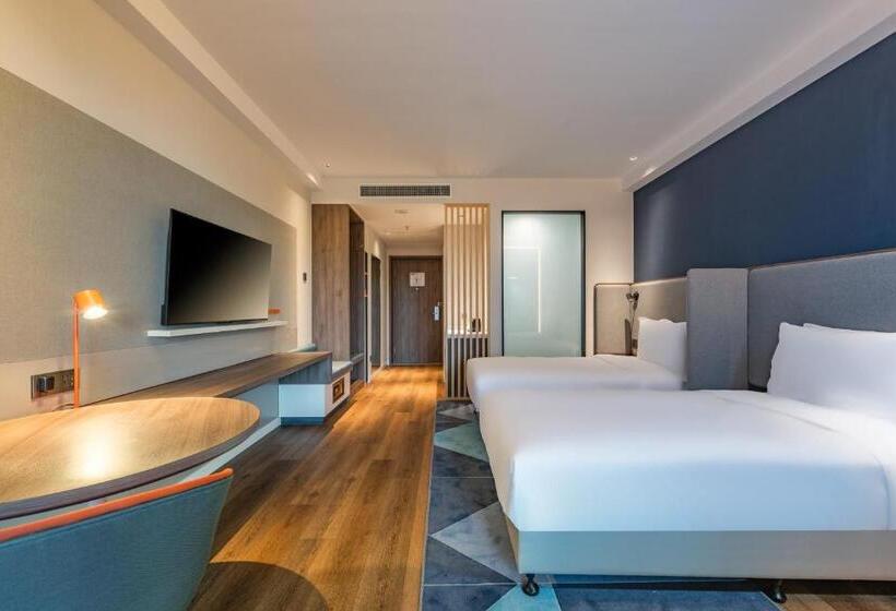 Отель Holiday Inn Express Huludao Seaview By Ihg