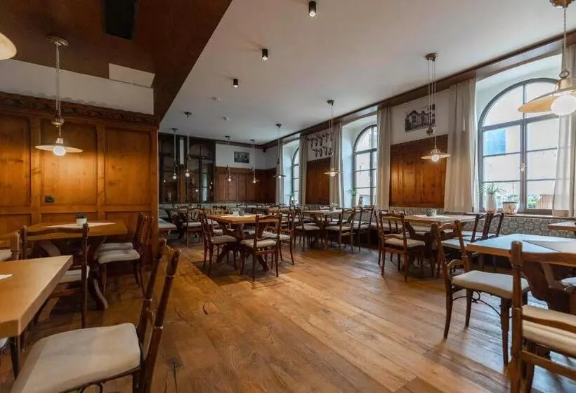 Hotelli Kirchenwirt Wörgl