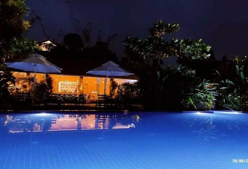 Hotelli Mayfair On Sea, Morjim Beach, Goa