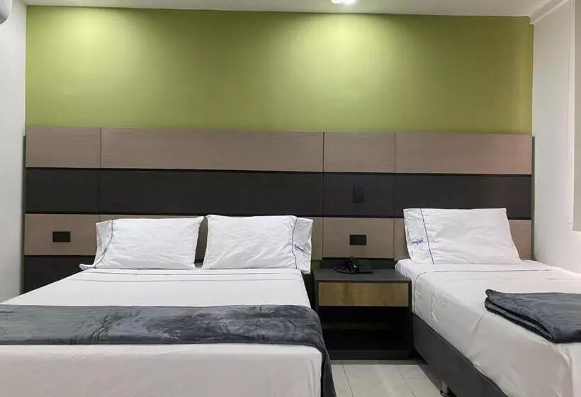 ホテル Plaza Real Ocaña