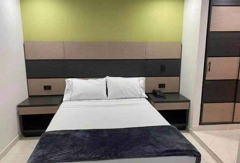 ホテル Plaza Real Ocaña