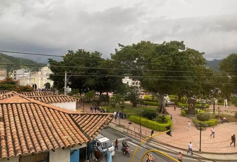 ホテル Plaza Real Ocaña