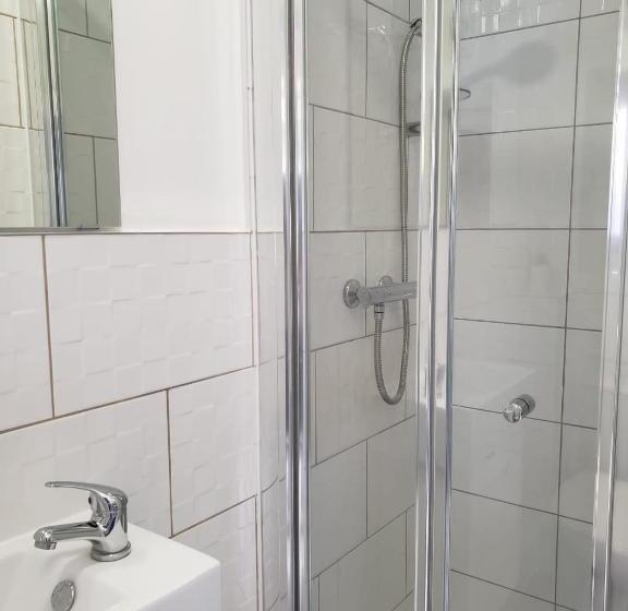 膳宿费 Vibrant Single Room Only For One Adult