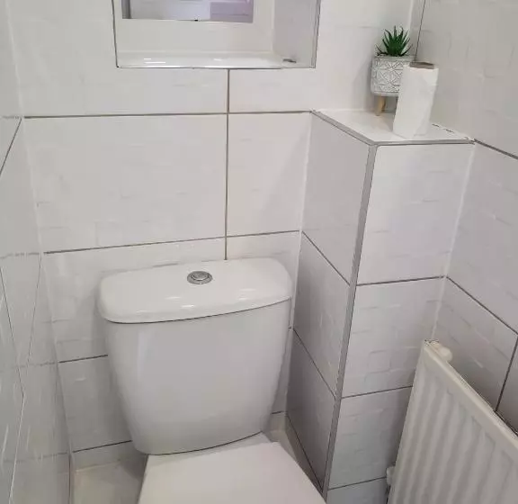 Majatalo Vibrant Single Room Only For One Adult