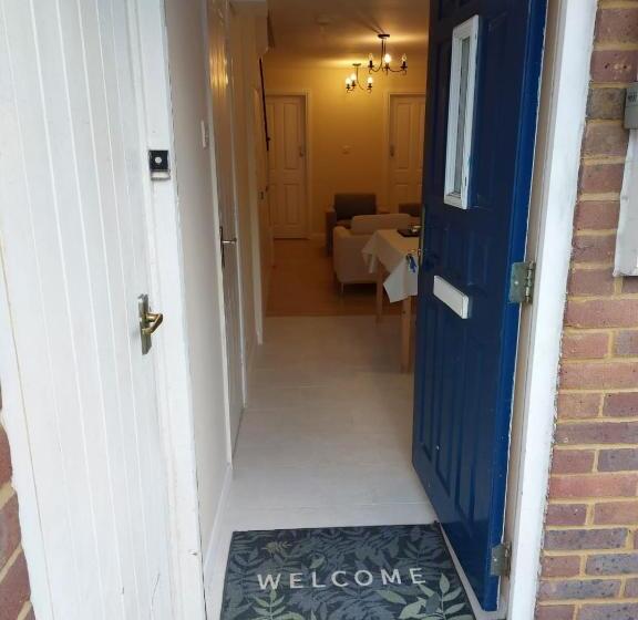 膳宿费 Vibrant Single Room Only For One Adult