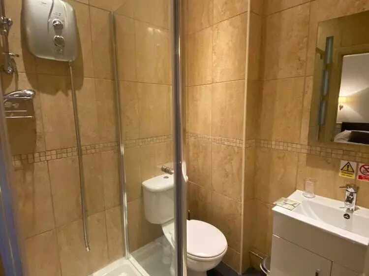 هاستل Queens Ground