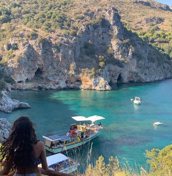 تختخواب و صبحانه Marinas