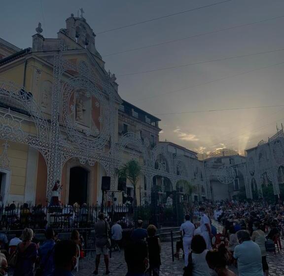 تختخواب و صبحانه Marinas