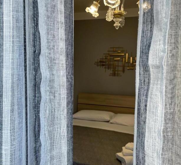 تختخواب و صبحانه Marinas