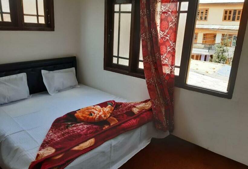 بنسيون Aisha Guest House