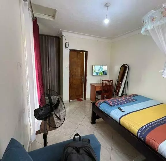 پانسیون Pearl Suites   Bukoto