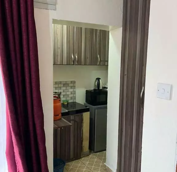 پانسیون Pearl Suites   Bukoto