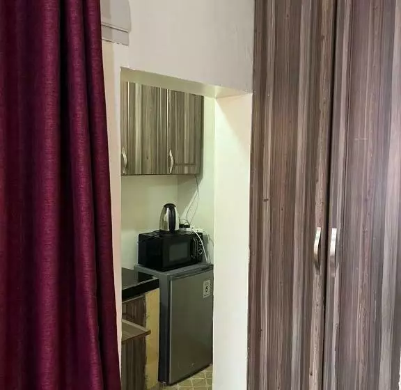 پانسیون Pearl Suites   Bukoto