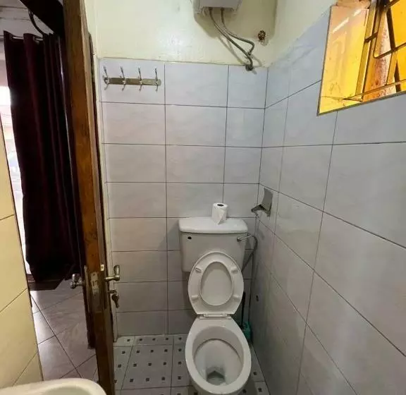 پانسیون Pearl Suites   Bukoto