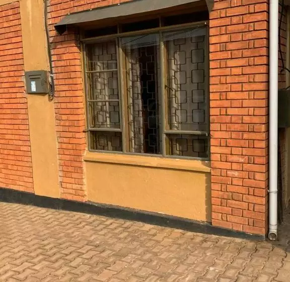 پانسیون Pearl Suites   Bukoto