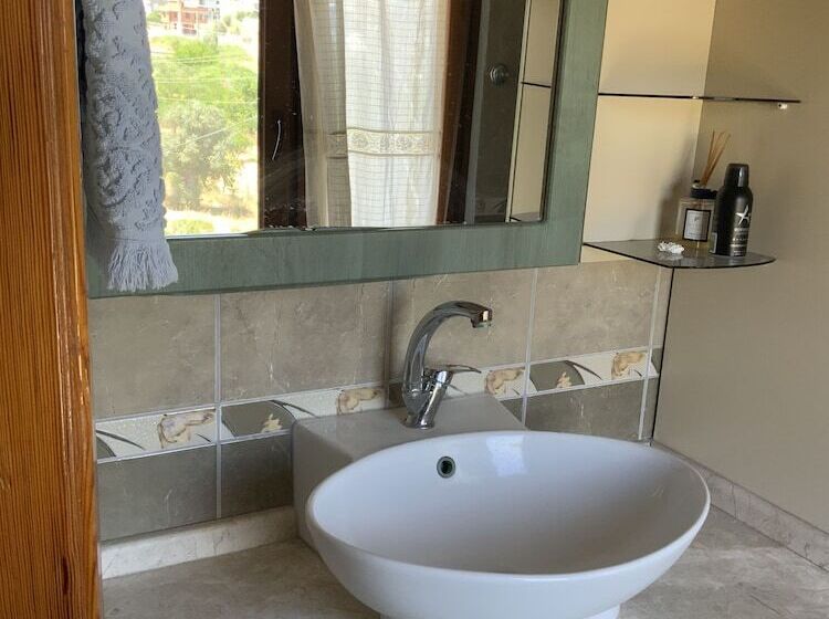 Shanti Too Sığacık Hostel