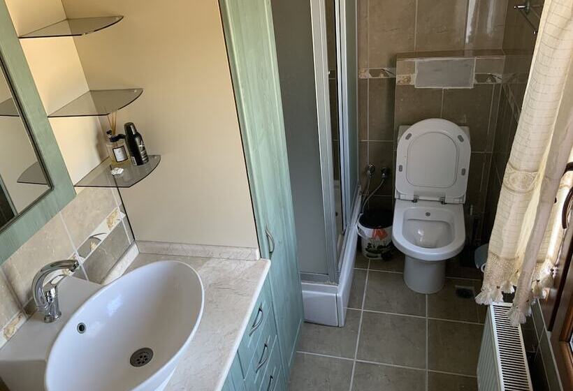 Shanti Too Sığacık Hostel