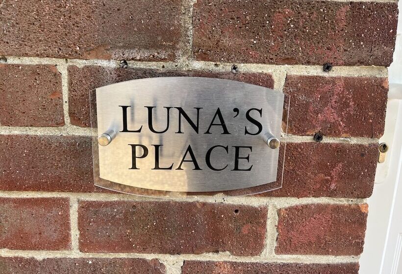 Stunning Modern 6 Bedroom House All With En Suite