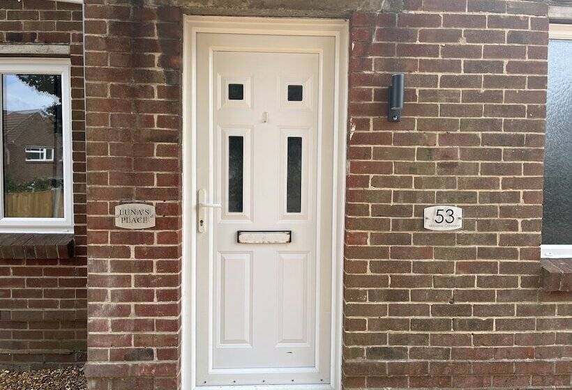 Stunning Modern 6 Bedroom House All With En Suite