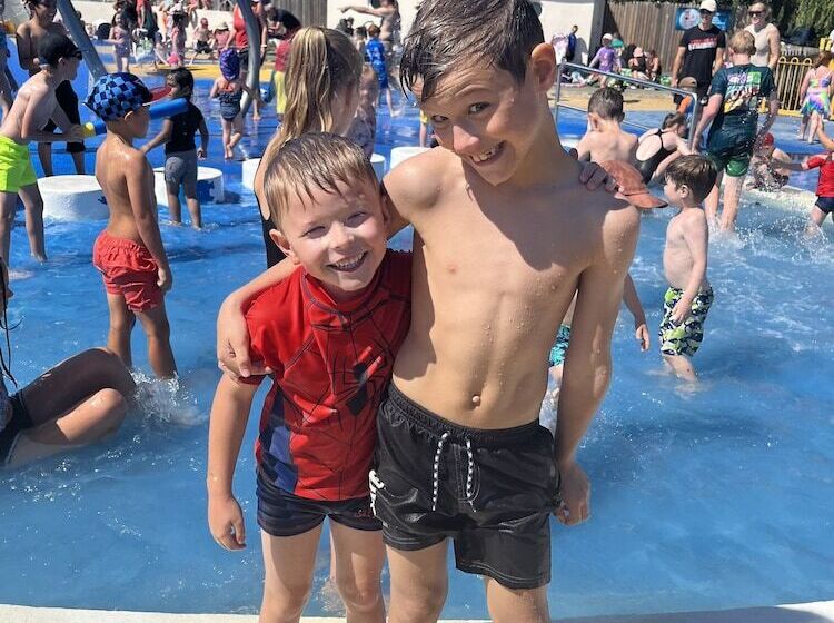 Stunning Modern 6 Bedroom House All With En Suite