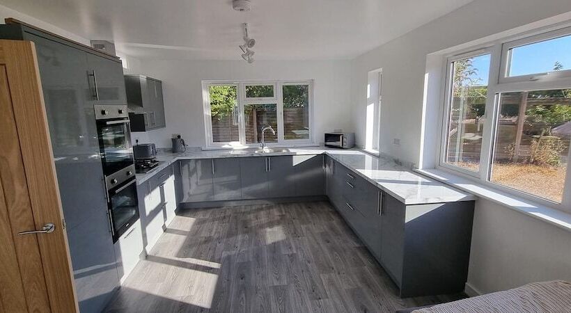 Stunning Modern 6 Bedroom House All With En Suite