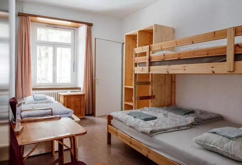 ユースホステル Gruppenhaus Lindenhof Churwalden