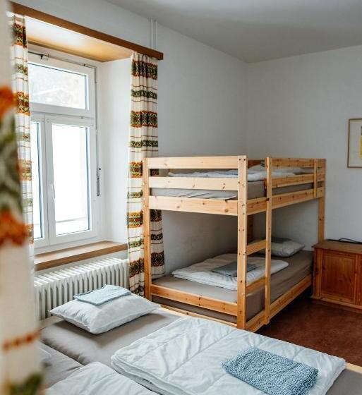 호스텔 Gruppenhaus Lindenhof Churwalden