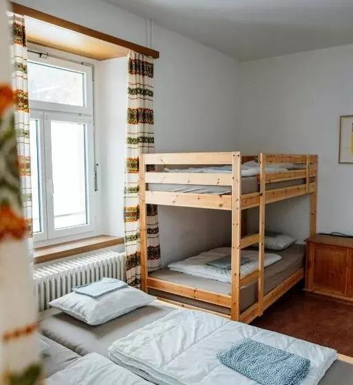 ユースホステル Gruppenhaus Lindenhof Churwalden