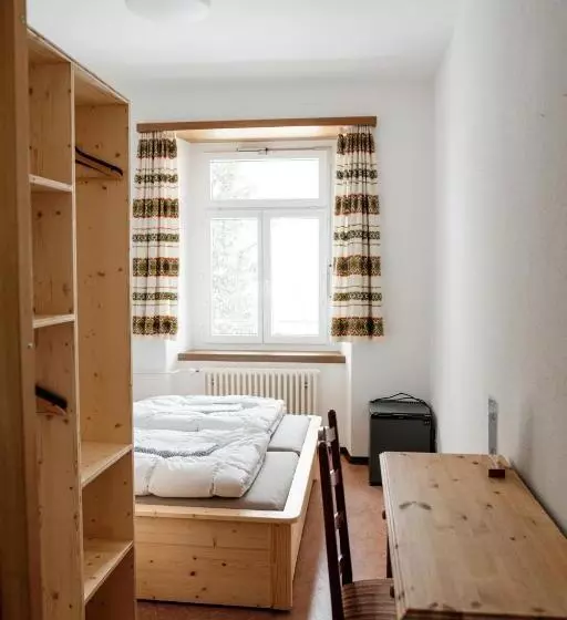 ユースホステル Gruppenhaus Lindenhof Churwalden