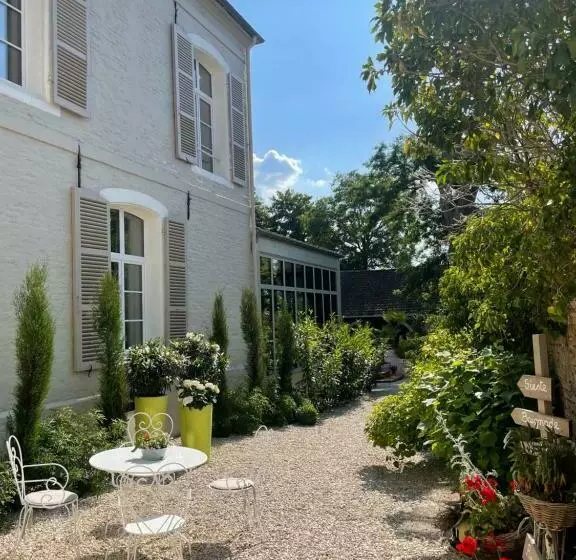 ベッドアンドブレックファースト Aux Remparts De Montreuil