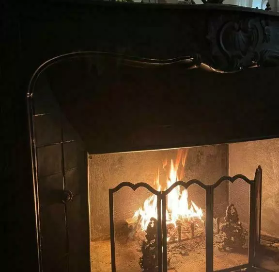 ベッドアンドブレックファースト Aux Remparts De Montreuil