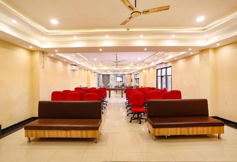 Fabhotel Gk Residency