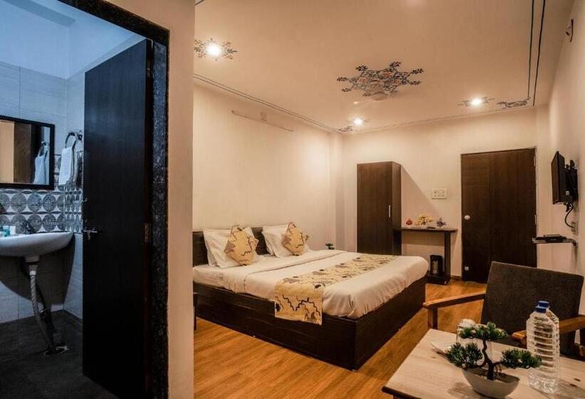 Tripli Hotels Arunoday Palace