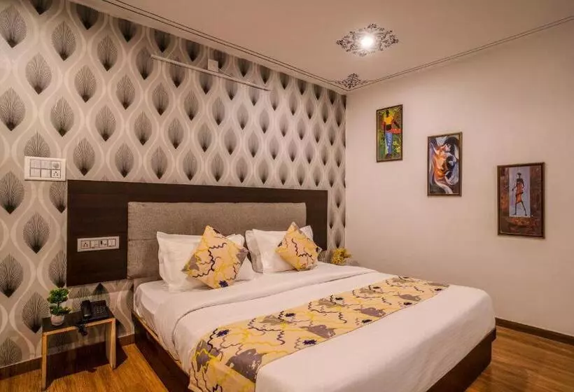 Tripli Hotels Arunoday Palace