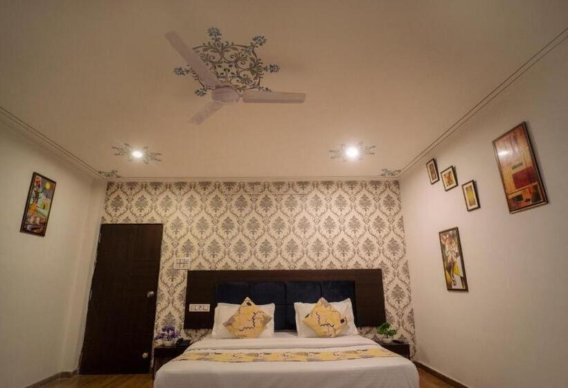 Tripli Hotels Arunoday Palace