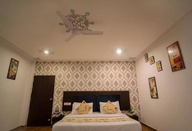 Tripli Hotels Arunoday Palace