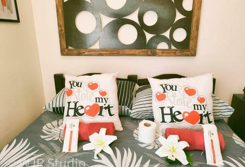 Centropolis Queen Bed Suite  Modern Posh Style