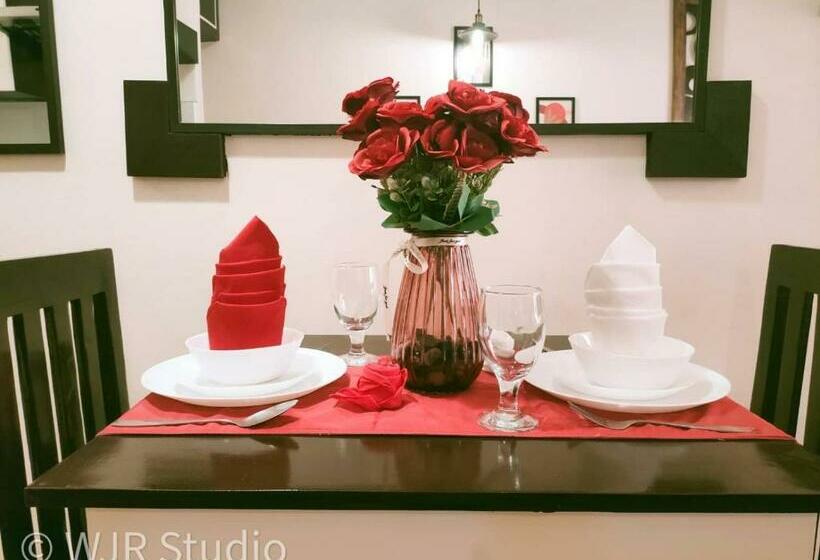 Centropolis Queen Bed Suite  Modern Posh Style