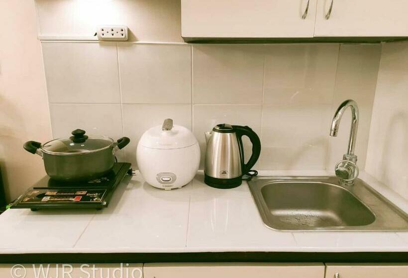 Centropolis Queen Bed Suite  Modern Posh Style