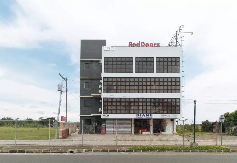 ホテル Reddoorz Near Iloilo International Airport