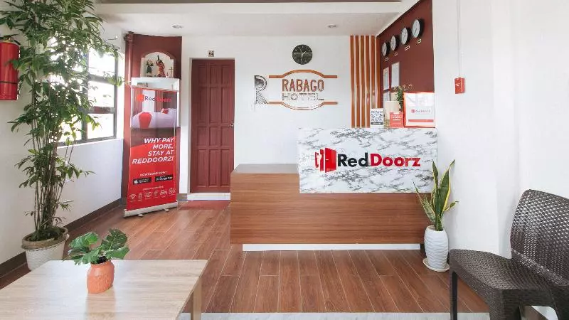 ホテル Reddoorz Near Iloilo International Airport