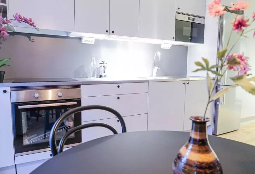 Luxury Business Studio Apartment   Garden View