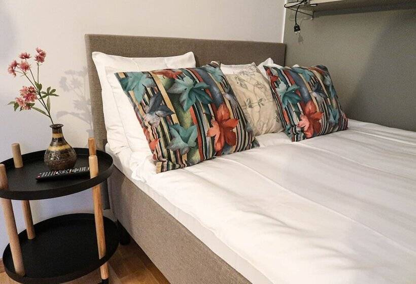 Luxury Business Studio Apartment Garden View