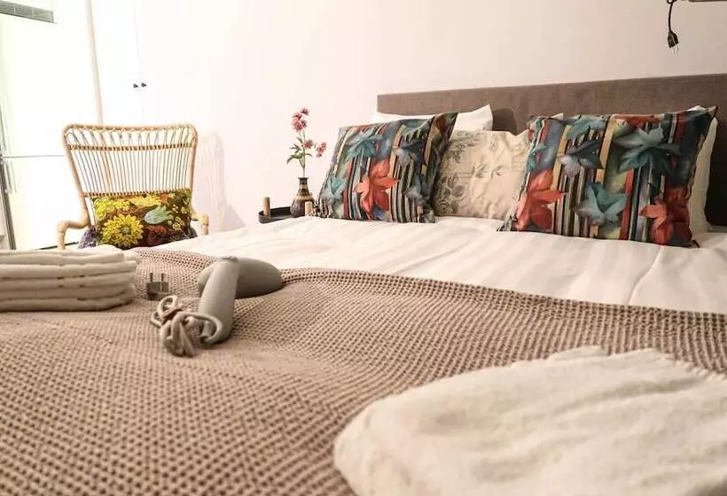 Luxury Business Studio Apartment   Garden View