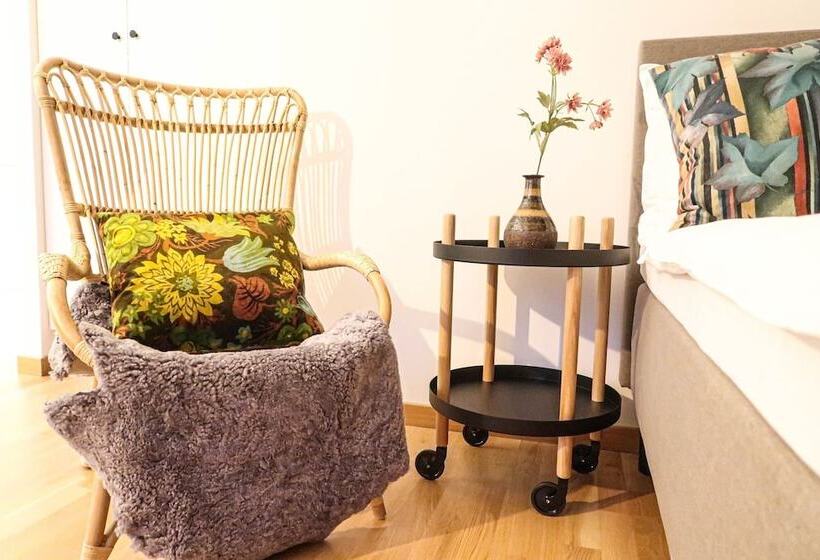 Luxury Business Studio Apartment Garden View