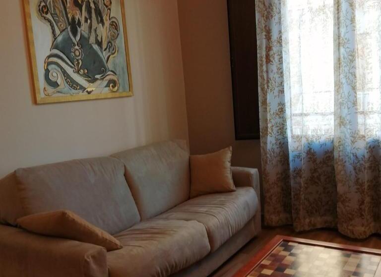 膳宿费 Ivana Home