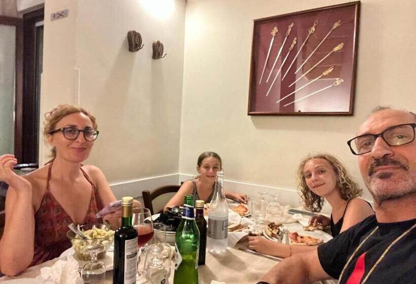 مبيت وإفطار Frank’s House 41 Underground