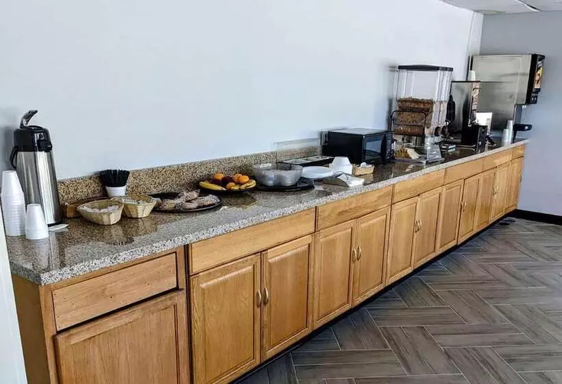 ホテル Baymont By Wyndham Hannibal